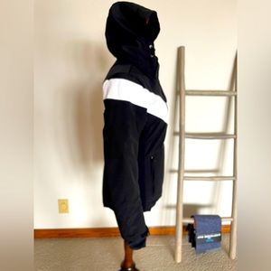 FERA Ski/Snowboard jacket size 4 NEW excellent condition  black with white